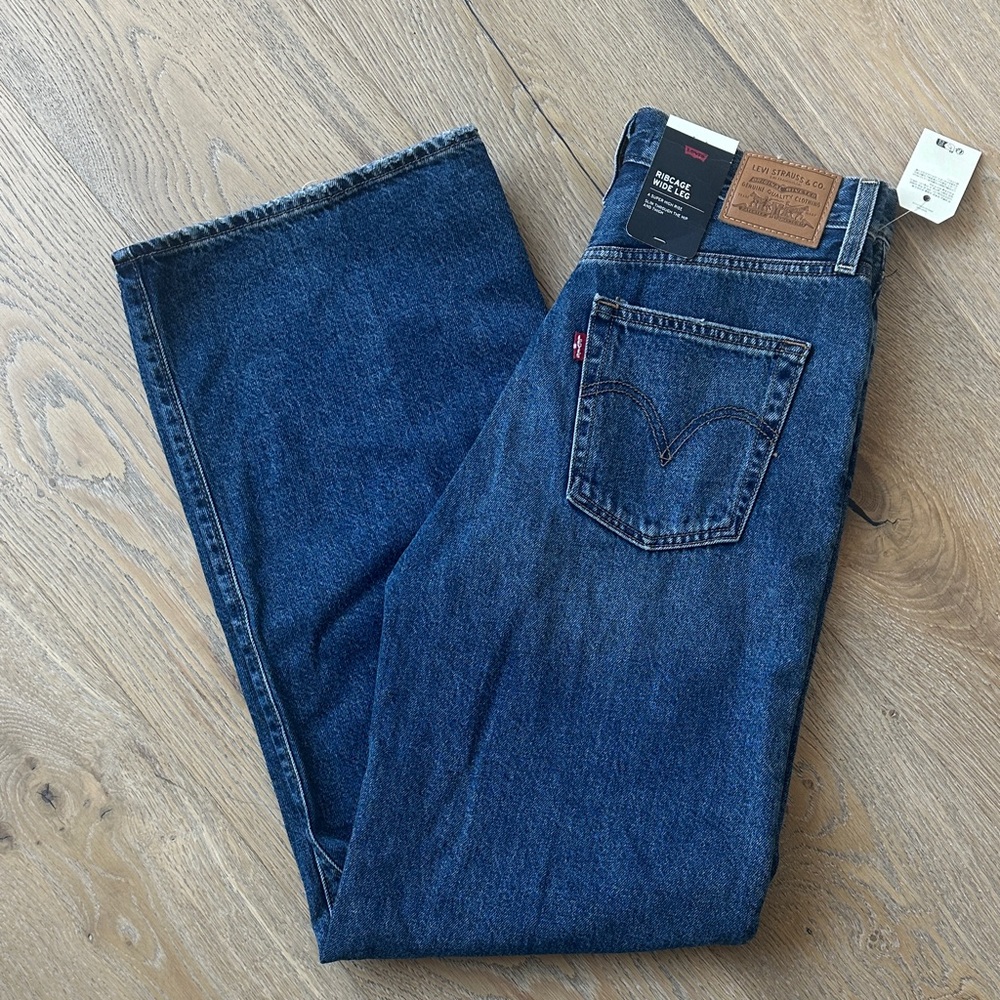 NWT Levi’s Ribcage Wide Leg Size 27 Length 32